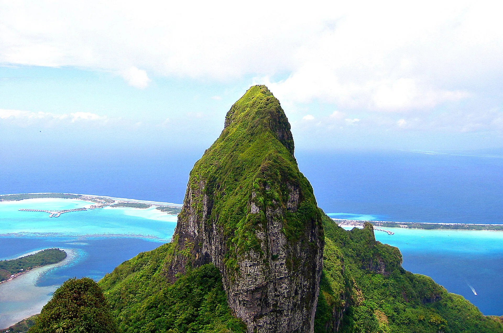 Lagon turquoise et Mont Otemanu à Bora Bora en Polynésie française
